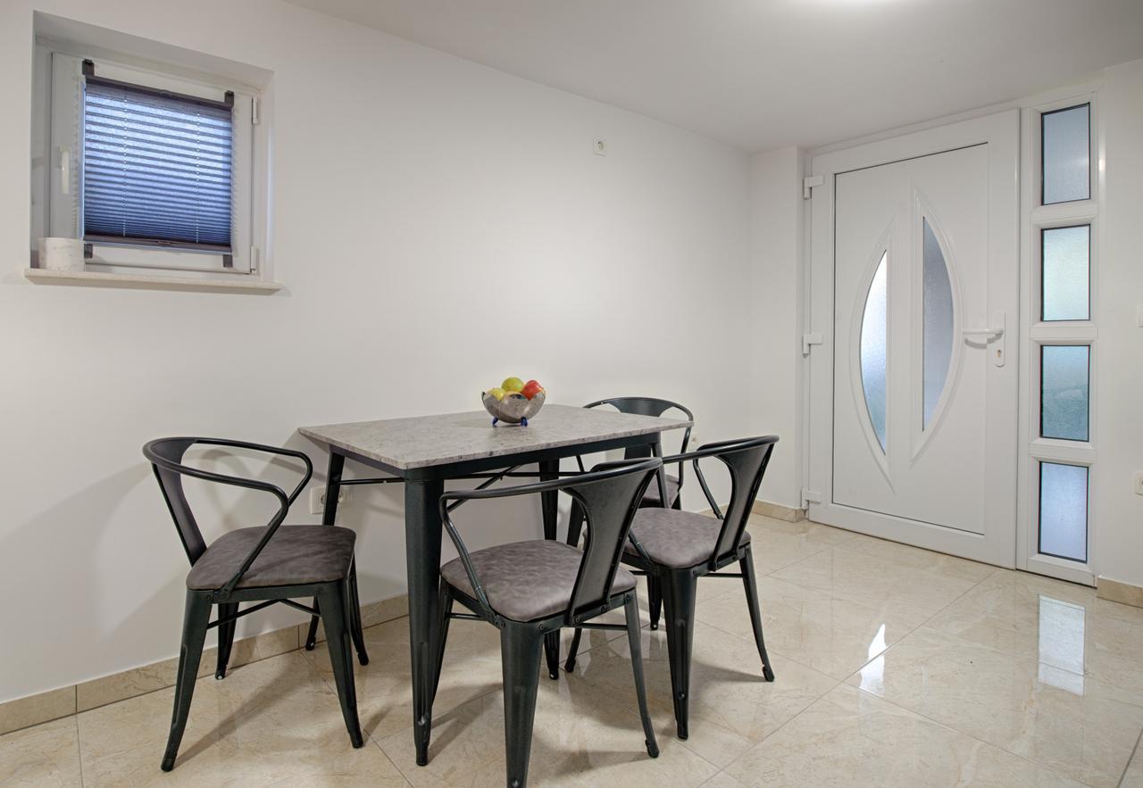 Cezar Luxury Apartment Omis Exterior photo
