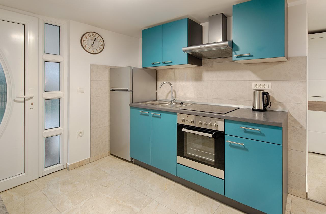 Cezar Luxury Apartment Omis Exterior photo